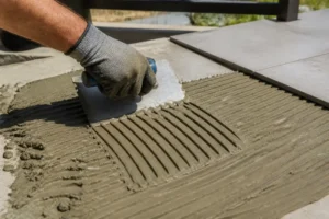 Quelle colle pour carrelage extérieur choisir et poser ?